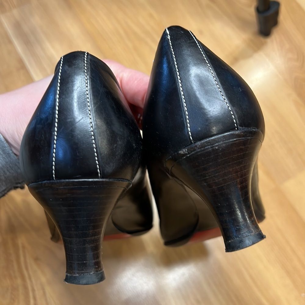 Santoni Black Leather Heels with Red Interior - Picture 4 of 5